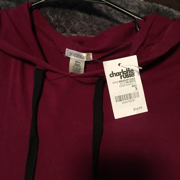 Maroon striped sleeve dress w/ hoodie - Picture 2 of 5